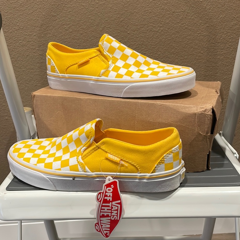 Womens size 8, yellow and white Vans shoes
